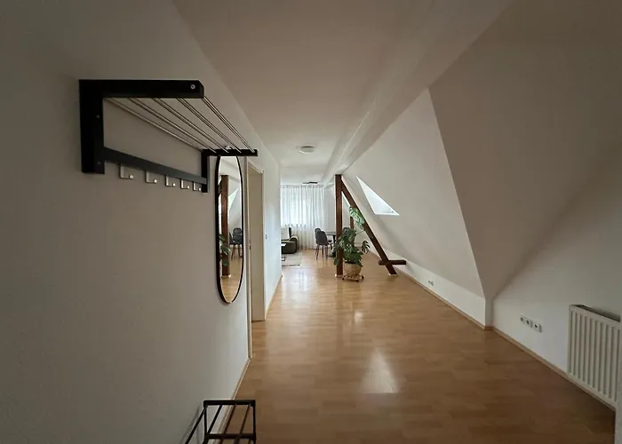 Modernes Familienapartment Mit Parkplatz Nahe Grosser Garten شقة *