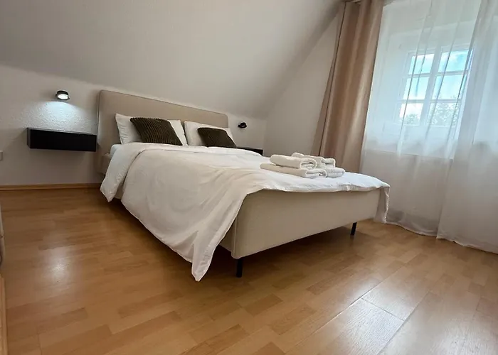 Modernes Familienapartment Mit Parkplatz Nahe Grosser Garten دريسدن