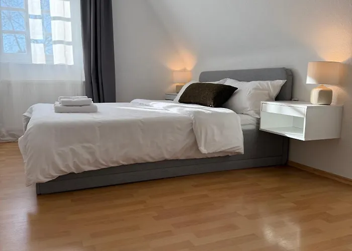 Modernes Familienapartment Mit Parkplatz Nahe Grosser Garten شقة *