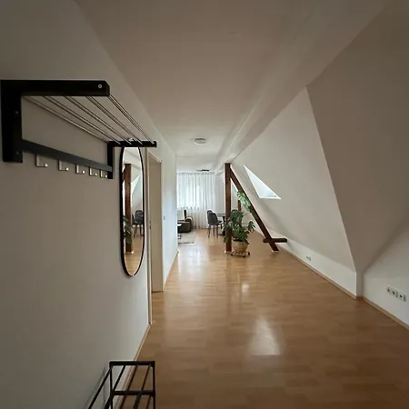 Modernes Familienapartment Mit Parkplatz Nahe Grosser Garten Apartamento *