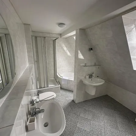Modernes Familienapartment Mit Parkplatz Nahe Grosser Garten Drážďany