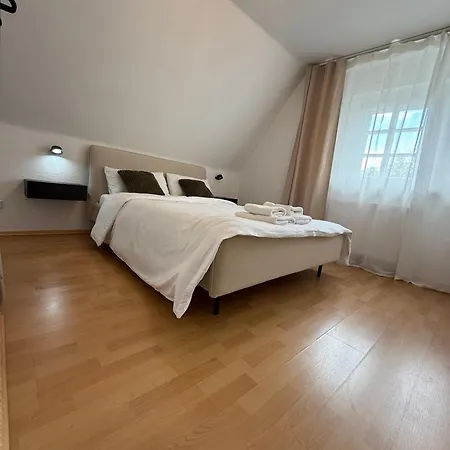 Modernes Familienapartment Mit Parkplatz Nahe Grosser Garten Dresden