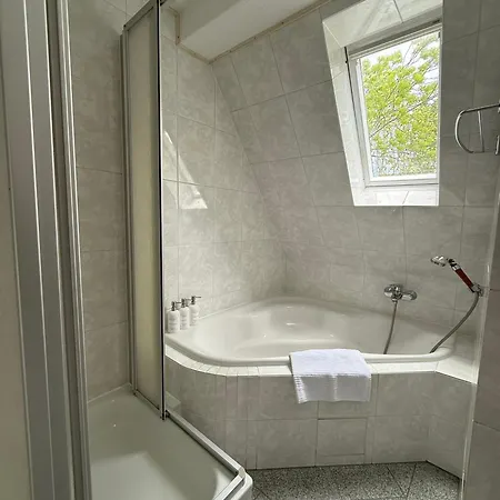 Modernes Familienapartment Mit Parkplatz Nahe Grosser Garten