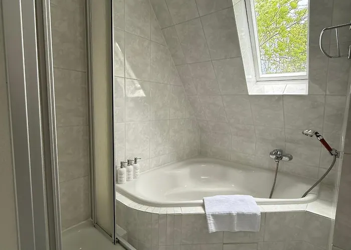 Modernes Familienapartment Mit Parkplatz Nahe Grosser Garten